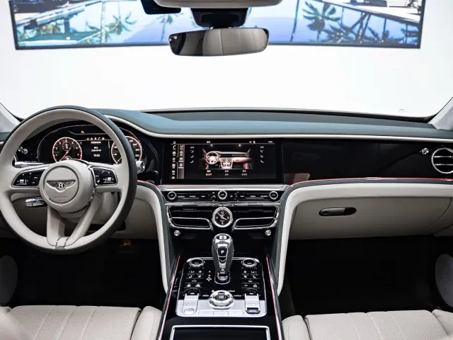 Bentley Flying Spur — Фото автомобиля 10