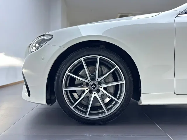 Mercedes-Benz E-Class — Фото автомобиля 8