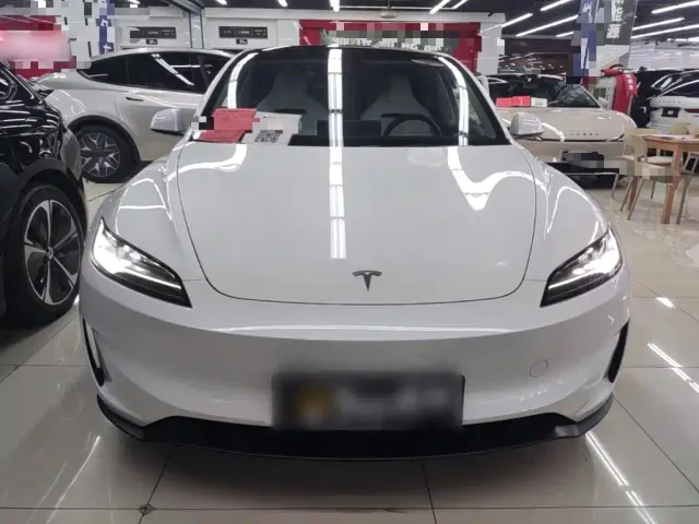 Tesla Model 3 — Фото автомобиля 2