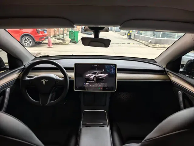 Tesla Model Y 2022 Facelift Rear-Wheel Drive Version — Фото автомобиля 13