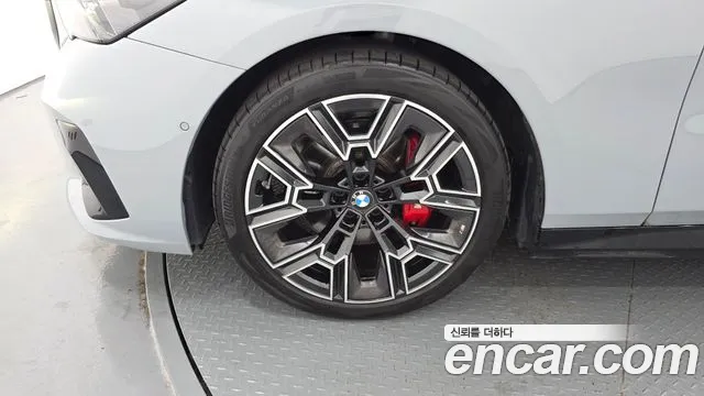 BMW 5 Series G60 — Фото автомобиля 5