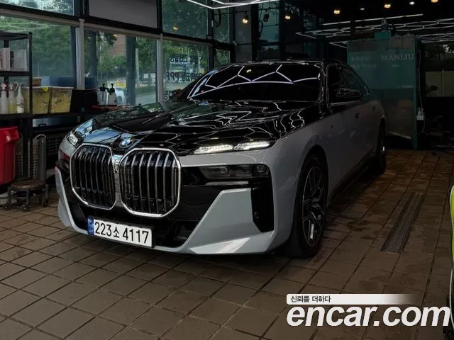 BMW 7 Series G70 — Фото автомобиля 2