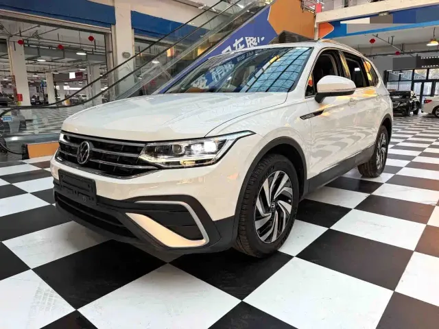 Фотография автомобиля — Volkswagen Tiguan L