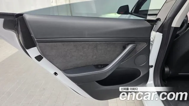 Tesla Model 3 — Фото автомобиля 14
