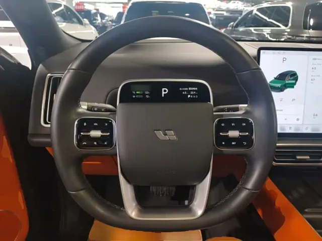 Li Auto L9 — Фото автомобиля 10
