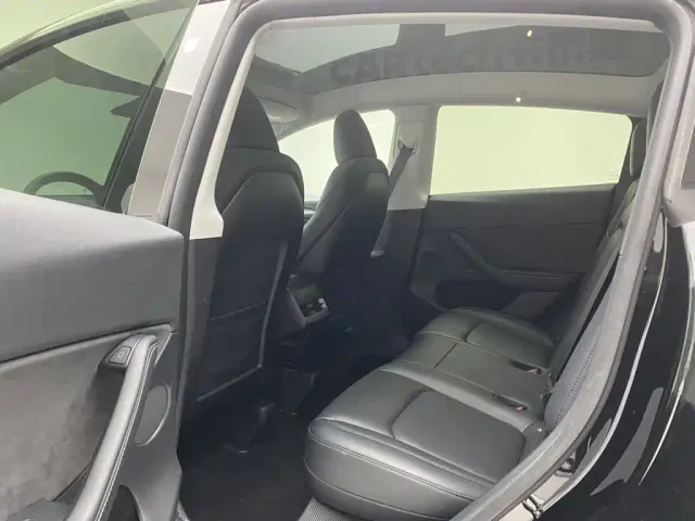 Tesla Model Y — Фото автомобиля 19