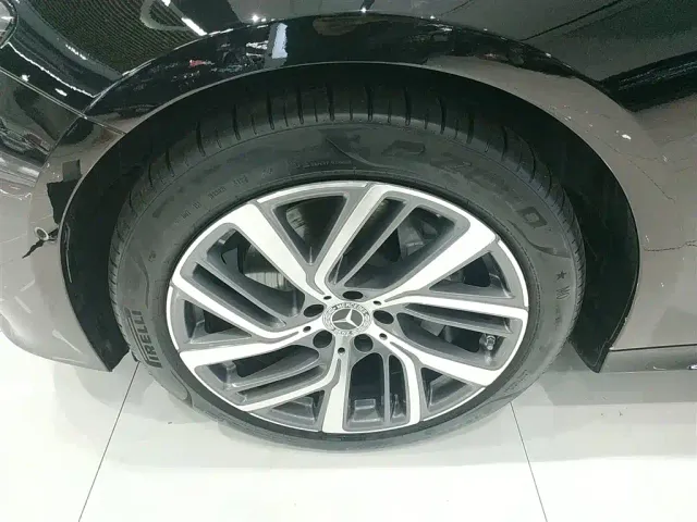 Mercedes-Benz E-Class — Фото автомобиля 24