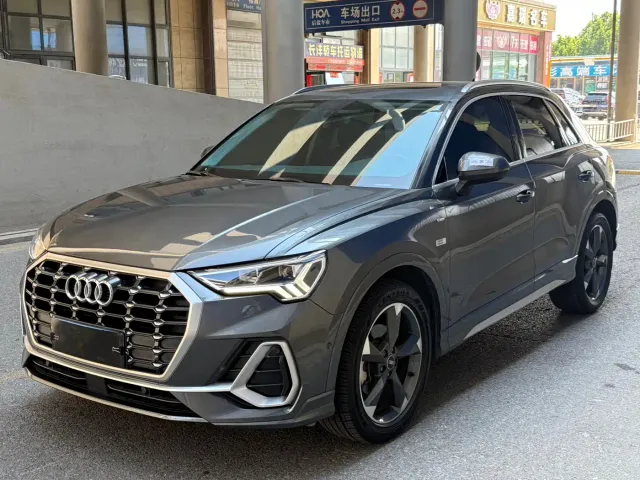 Фотография автомобиля — Audi Q3