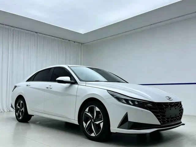 Hyundai Elantra — Фото автомобиля 3