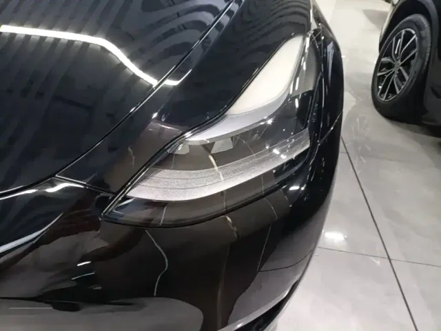 Tesla Model Y — Фото автомобиля 23
