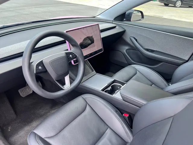 Tesla Model 3 — Фото автомобиля 4