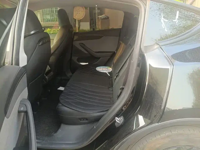 Tesla Model Y — Фото автомобиля 18