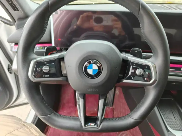 BMW 5 Series — Фото автомобиля 16