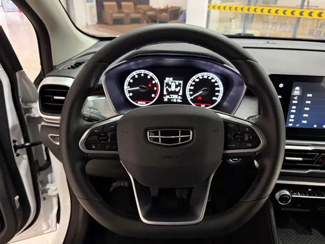 Geely Binyue — Фото автомобиля 13