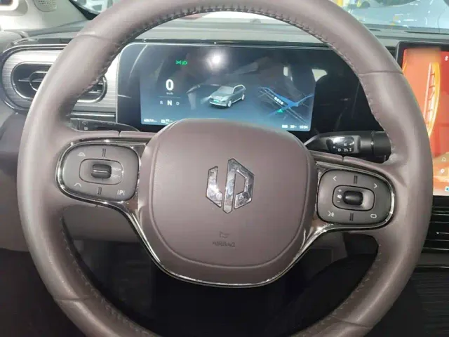 Leapmotor C11 — Фото автомобиля 10