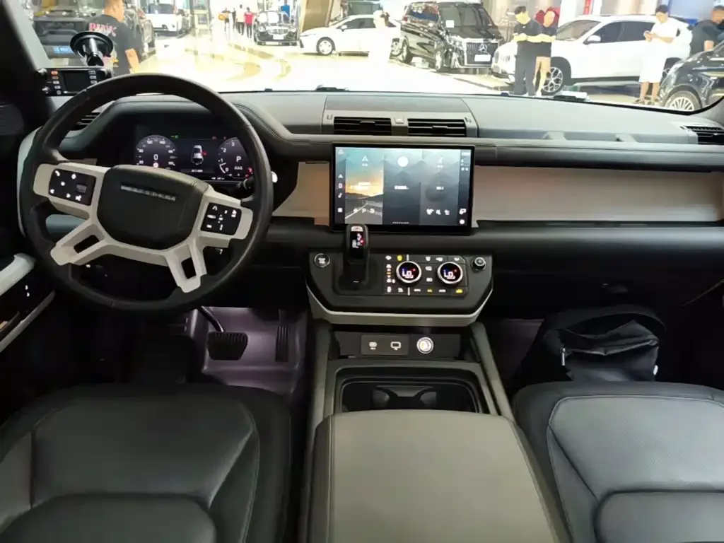 Land Rover Land Rover Defender 2023 Facelift 110 3.0T P400 X-DYNAMIC HSE — Фото автомобиля 5