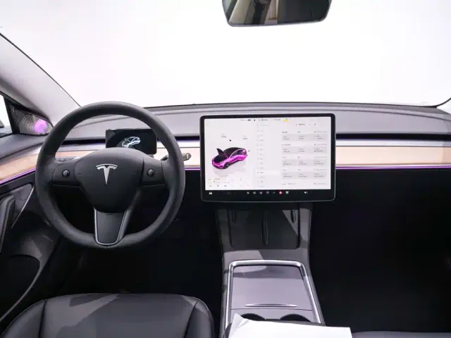 Tesla Model 3 — Фото автомобиля 16