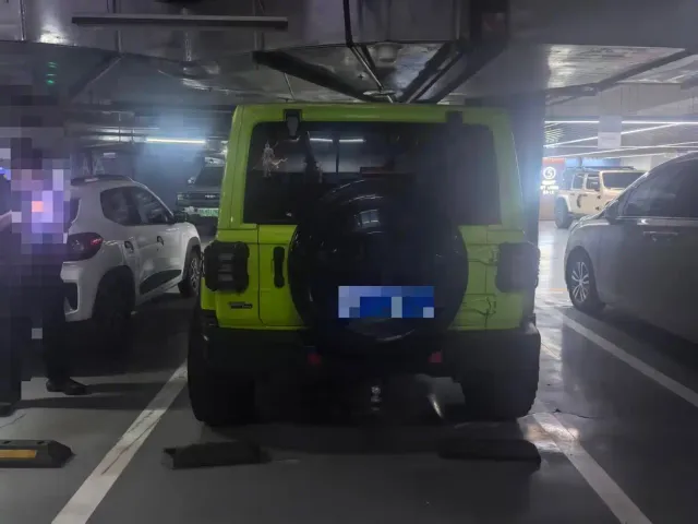 Jeep Wrangler — Фото автомобиля 8