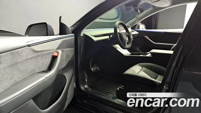 Tesla Model Y — Фото автомобиля 10