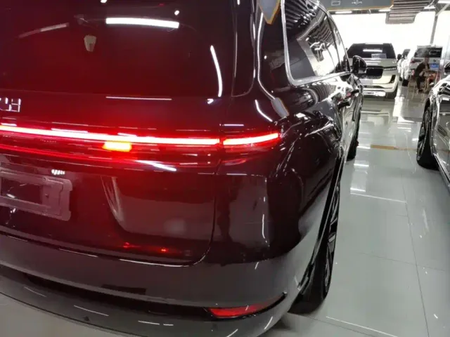 Li Auto L9 — Фото автомобиля 7