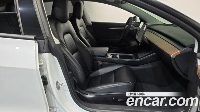 Tesla Model 3 — Фото автомобиля 16