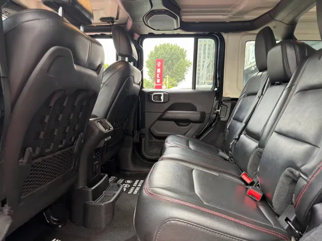 Jeep Wrangler — Фото автомобиля 8