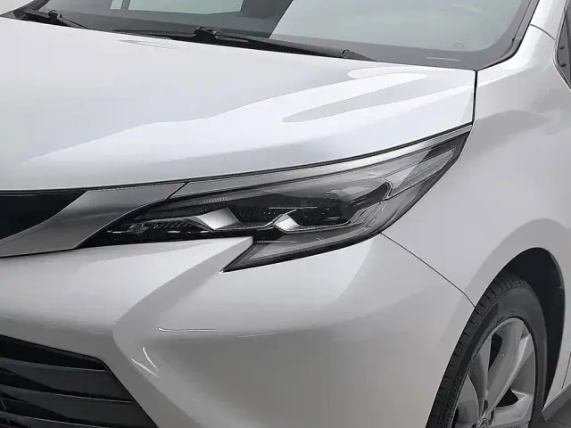 Toyota Sienna — Фото автомобиля 7