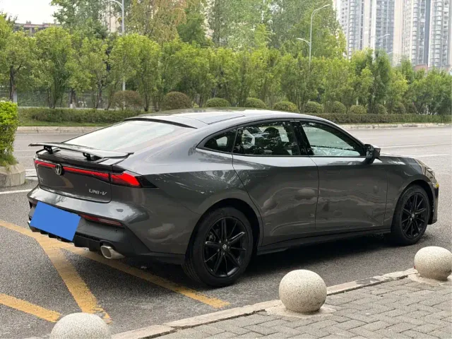 Changan UNI-V — Фото автомобиля 4