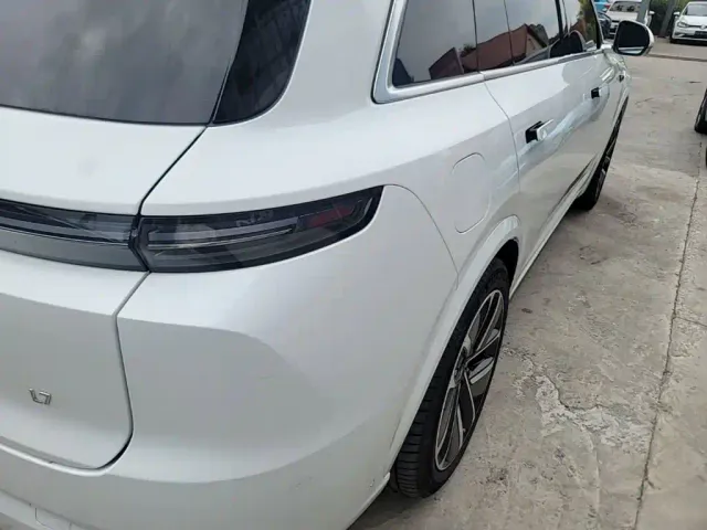 Li Auto L7 — Фото автомобиля 24