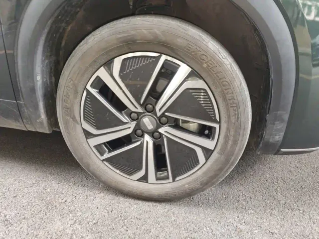 Geely Galaxy Starship 7 EM-i — Фото автомобиля 8