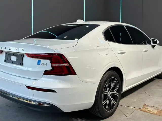 Volvo S60 — Фото автомобиля 6