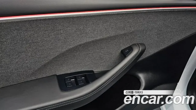 Tesla Model 3 — Фото автомобиля 24