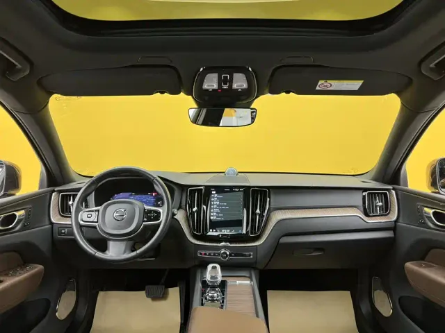 Volvo XC60 — Фото автомобиля 14