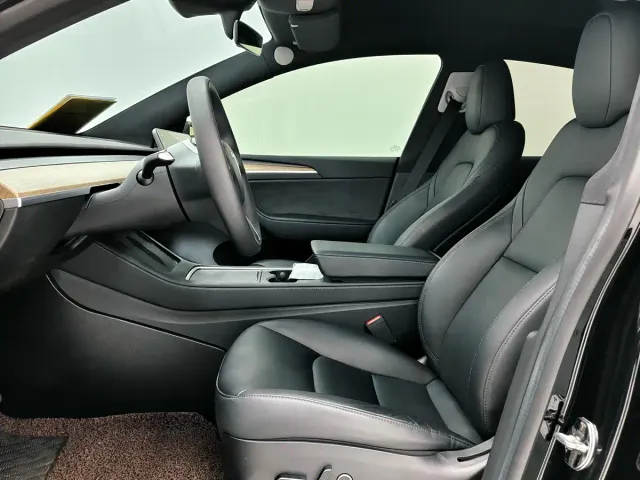 Tesla Model Y — Фото автомобиля 9