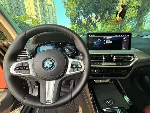BMW iX3 — Фото автомобиля 13