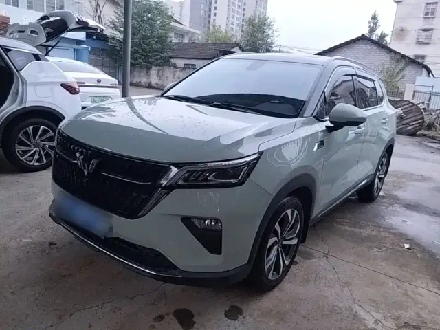 Фотография автомобиля — Wuling Asta
