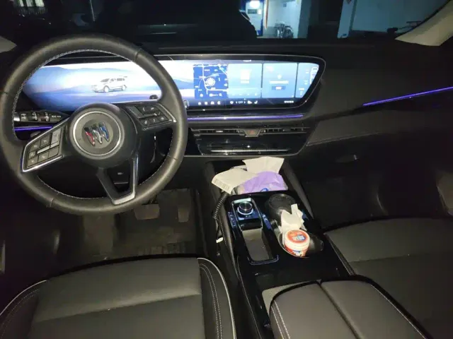 Buick Envision Plus — Фото автомобиля 10