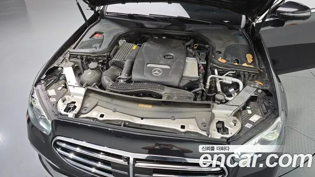 Mercedes-Benz E-Class — Фото автомобиля 6