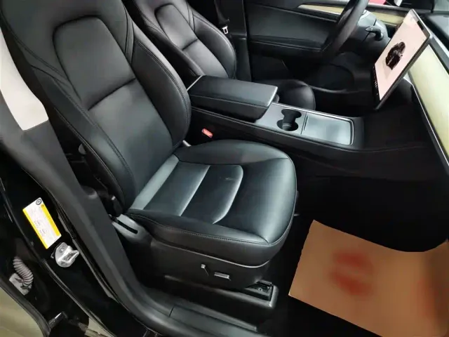 Tesla Model Y — Фото автомобиля 19