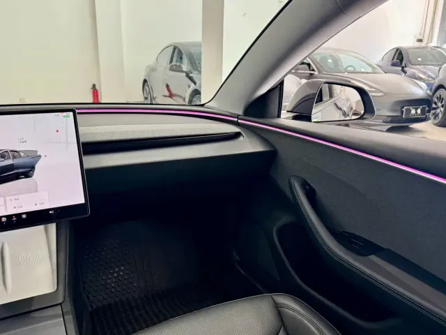 Tesla Model 3 — Фото автомобиля 12