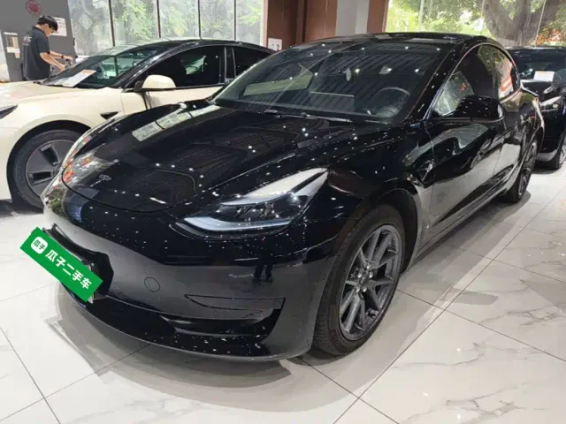 Фотография автомобиля — Tesla Model 3