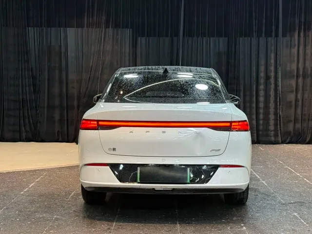 Xpeng P5 — Фото автомобиля 12