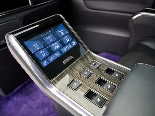 Lexus LM — Фото автомобиля 17