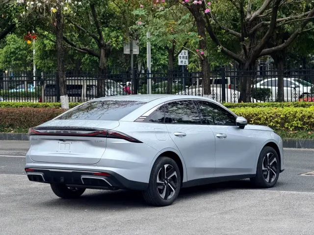 Geely Galaxy L6 — Фото автомобиля 4