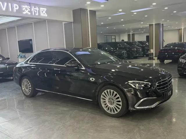 Mercedes-Benz E-Class — Фото автомобиля 2