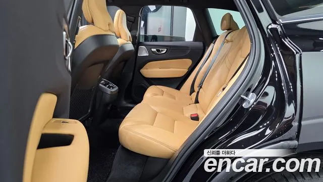 Вольво XC60 — Фото автомобиля 9