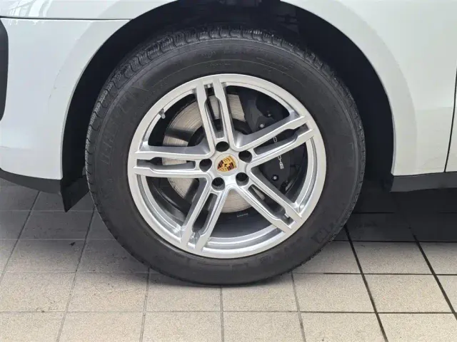Porsche Macan — Фото автомобиля 10