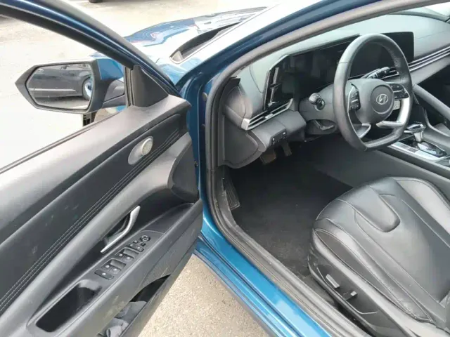 Hyundai Elantra — Фото автомобиля 15