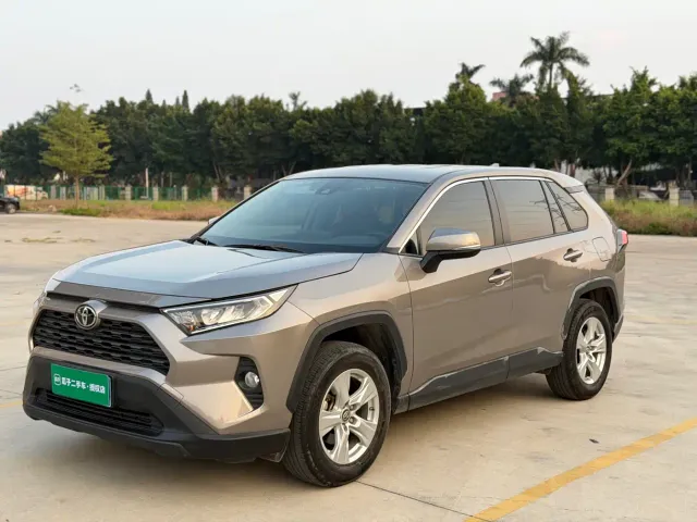 Toyota RAV4 — Фото автомобиля 4