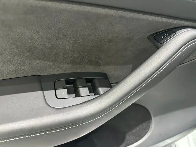 Tesla Model Y — Фото автомобиля 7